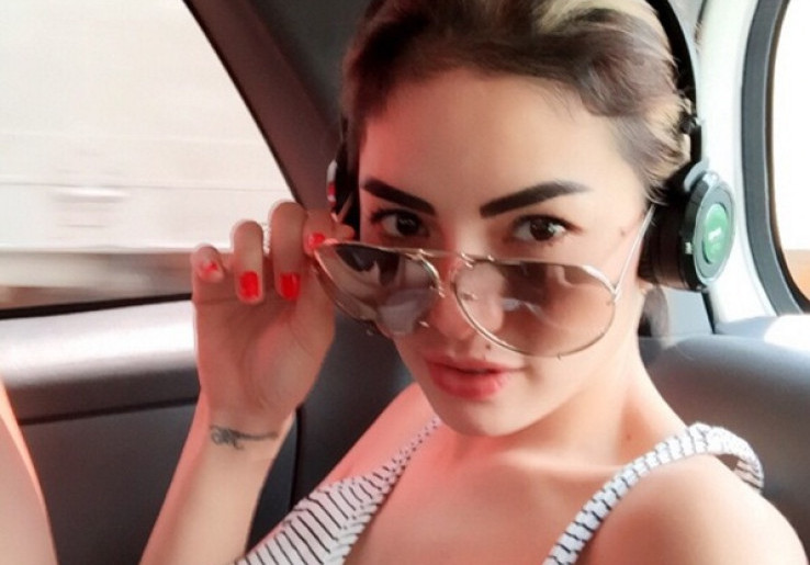 Nikita Mirzani Bungkam Saat Hendak Diperiksa Polisi