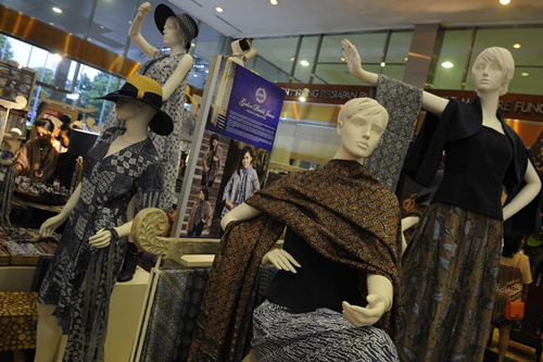Beragam Kerajinan Nusantara di Pameran Katumbiri
