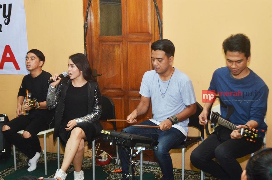 Tak Ada Roby, Geisha Rayakan Pesta Ulang Tahun Sederhana