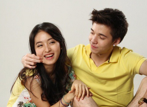 Stefan William Tunangan dengan Natasha Wilona?