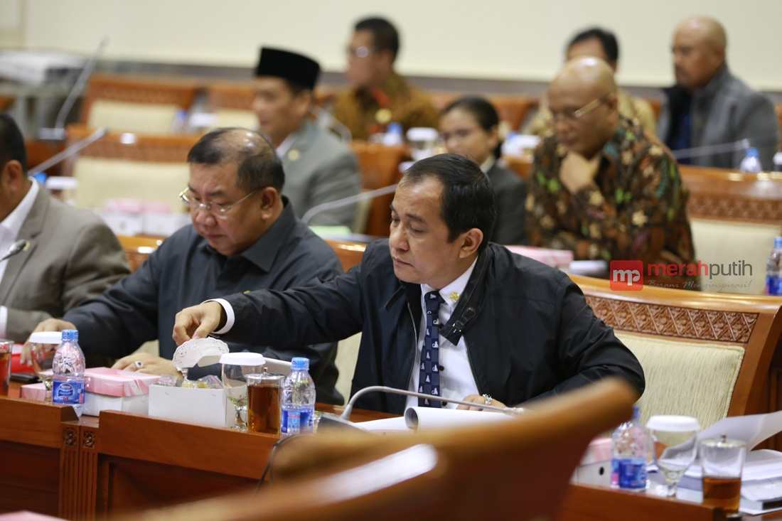 Akbar Faizal Ancam Ungkap Putusan Hakim ke Publik