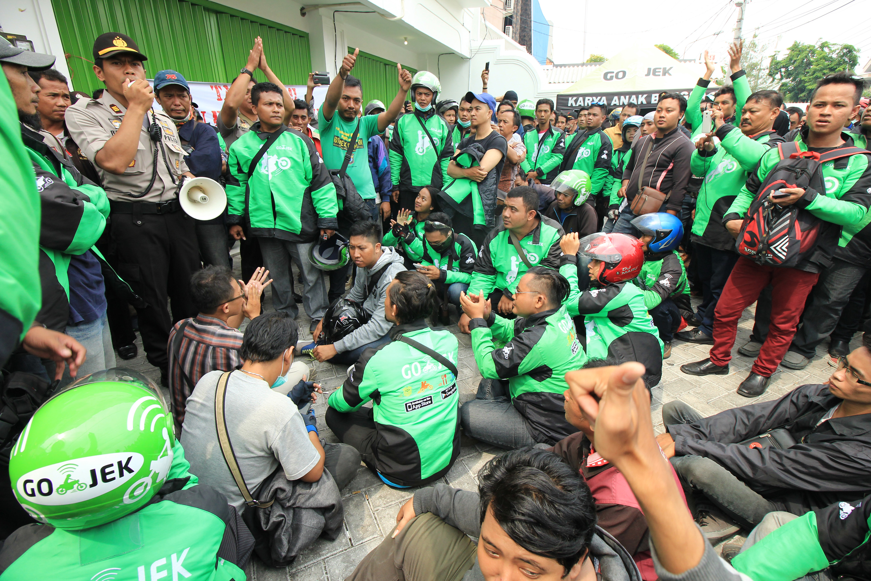 Gojek dan Sejenisnya Dilarang Beroperasi