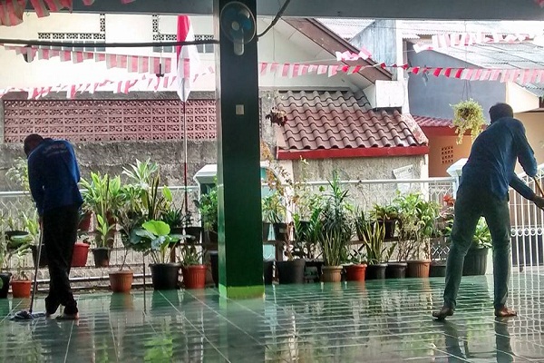 Sapulidi Rutin Adakan Kegiatan Bersih-bersih Rumah Ibadat