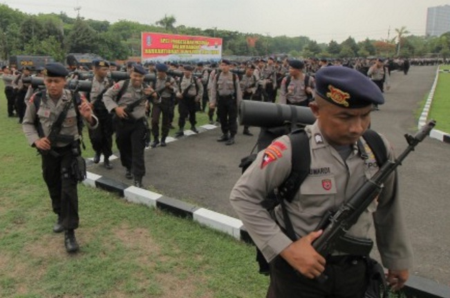 Gegana Sisir Gereja di Larantuka Jelang Paskah