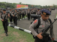 Gegana Sisir Gereja di Larantuka Jelang Paskah