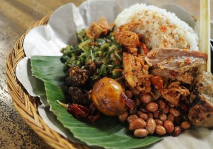 Berburu Nikmatnya Nasi Jinggo Khas Bali