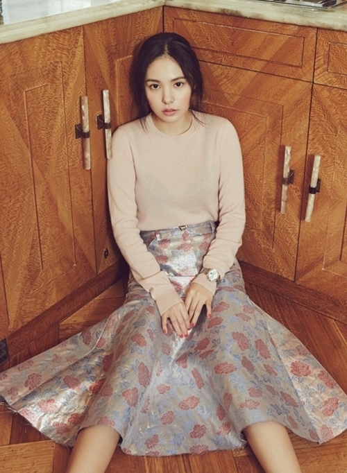 Min Hyo Rin Tampil Sensual di Majalah 'ONE'
