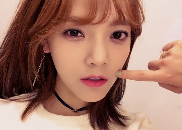 Dinilai Foto Terlalu Seksi, Jimin AOA Curi Perhatian Netizen
