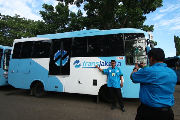 Puluhan Bus Trans-Kopaja Tunggu Kepastian Trayek