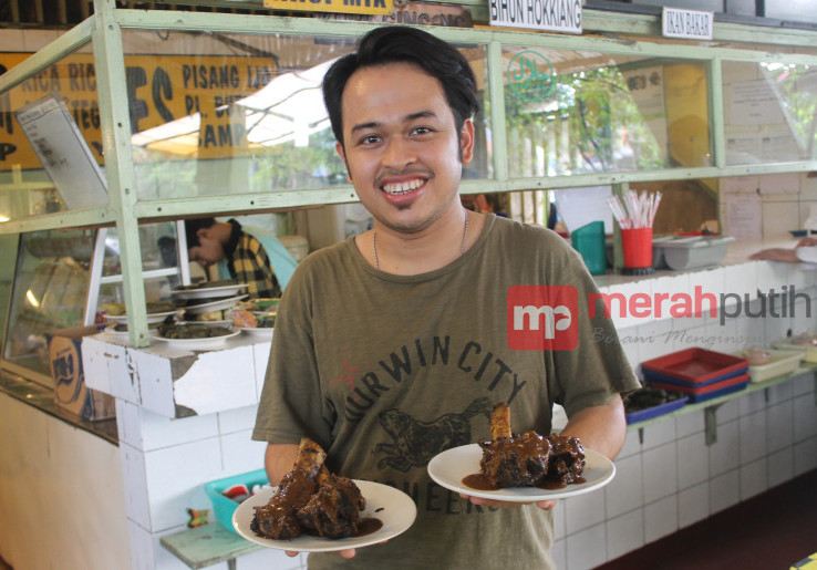 Nikmatnya Kuliner Khas Makassar di Warung H. Mamink Daeng Tata