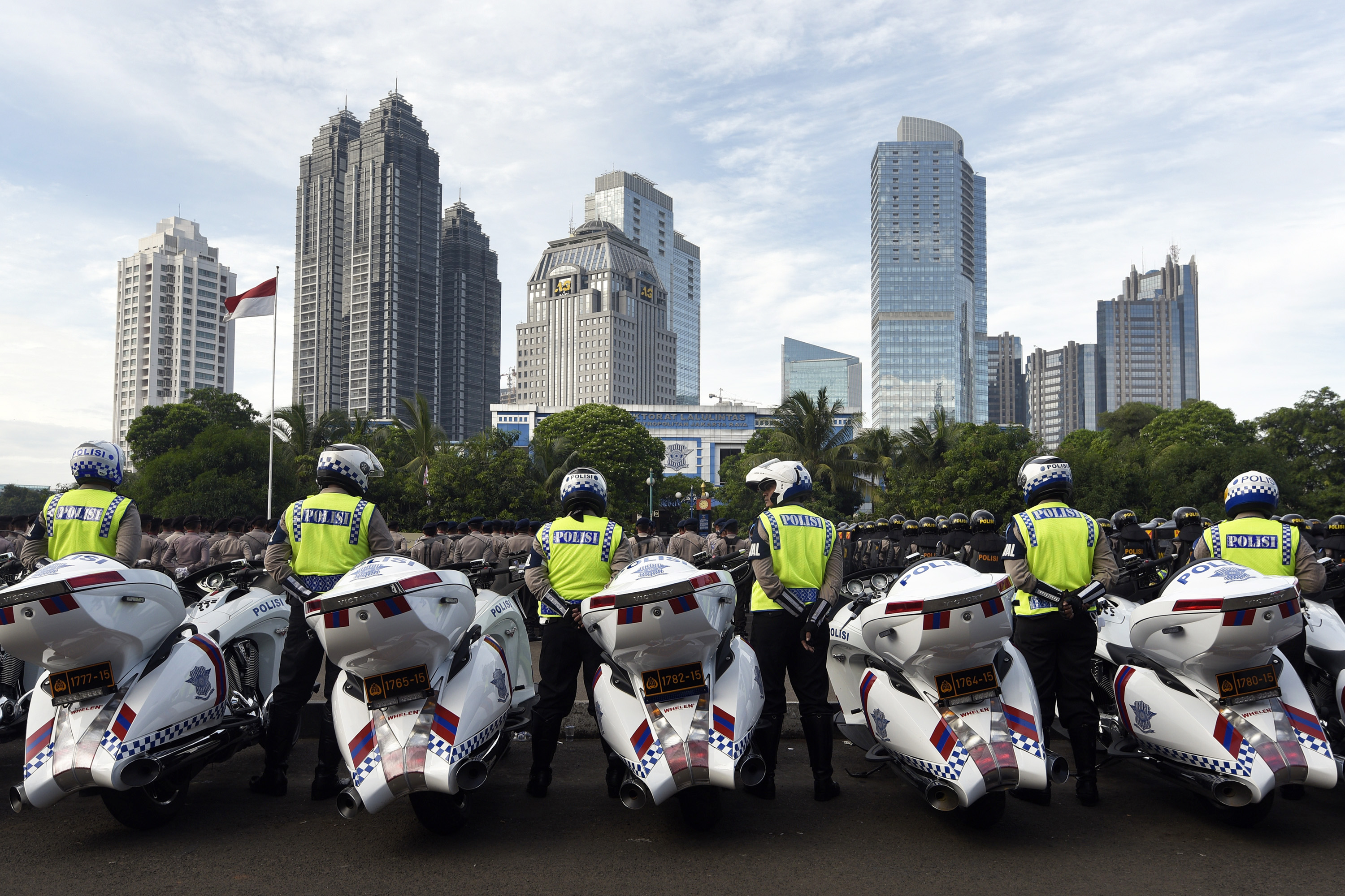 Aparat Kepolisian Bersiaga di Bunderan HI