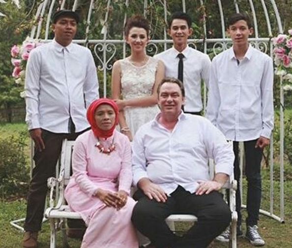 Ayah Dahlia Poland Meninggal Dunia