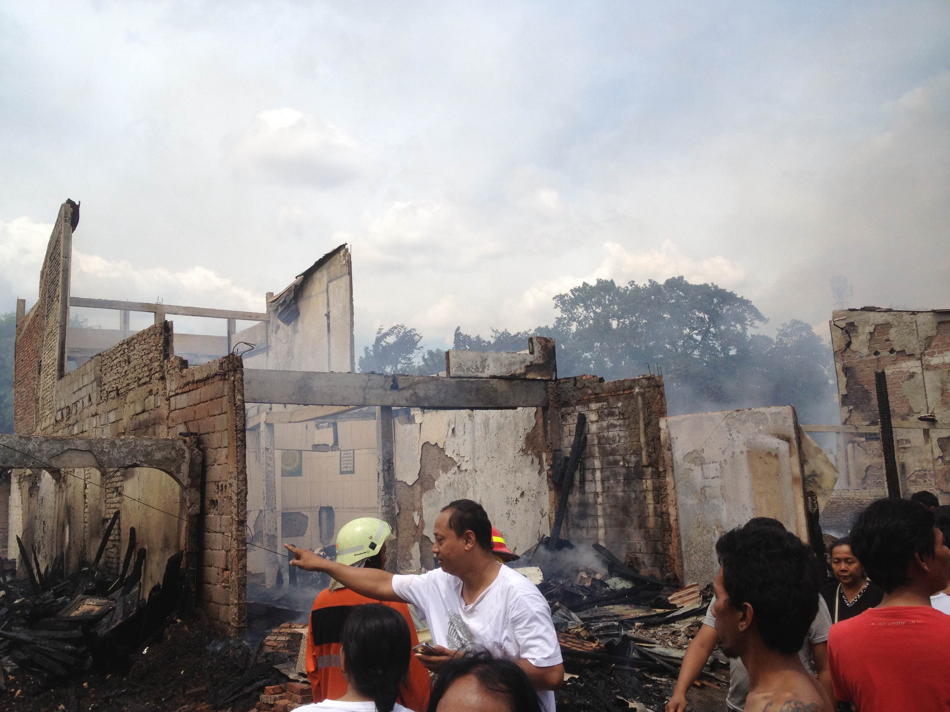 Kebakaran Hebat Melanda Bukit Duri, Warga Panik