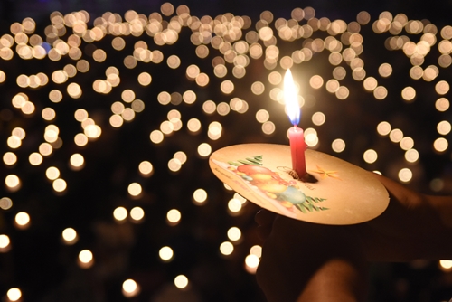 Perayaan Misa Malam Natal di Berbagai Kota
