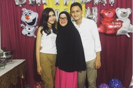 Menguak Kedekatan Syahnaz Sadiqah dengan Mama Juan
