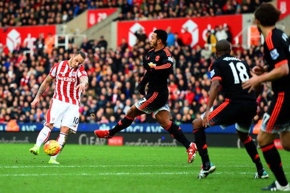 Stoke City Hadiahi Manchester United Kekalahan Beruntun