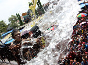 Ribuan Warga Blitar Hadiri Ritual Siraman Gong Kyai Pradah