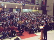 Natal, Ridwan Kamil Kunjungi Gereja - Gereja di Bandung