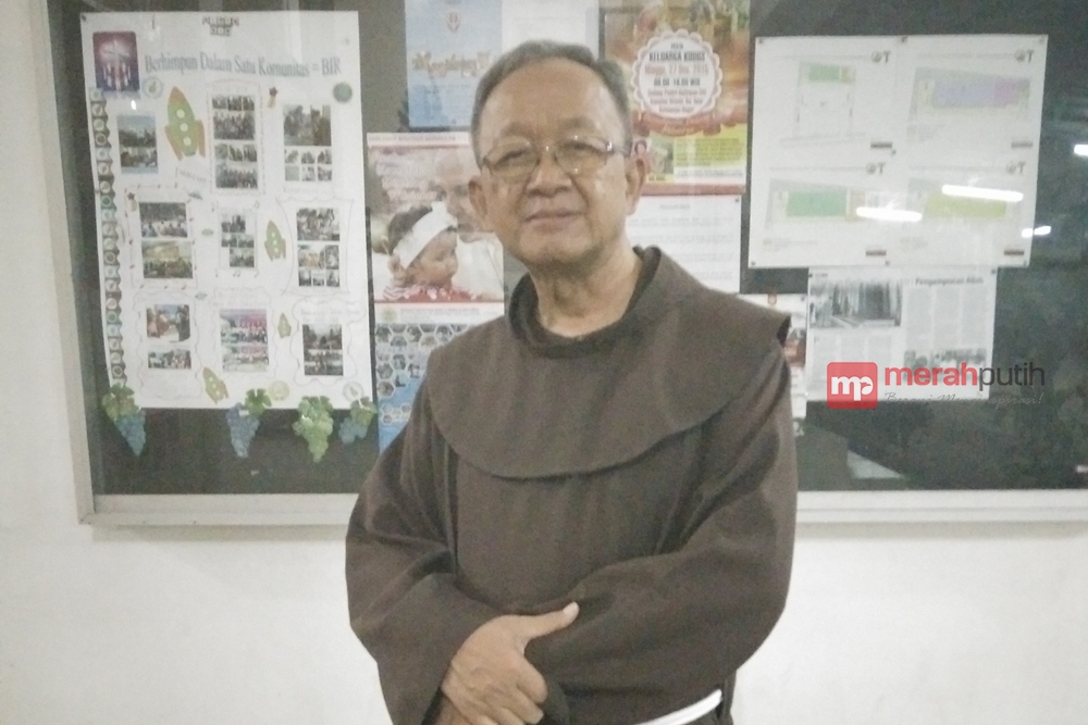 Romo Alfons: Selain Doa, Pengobatan Medis Tetap Utama