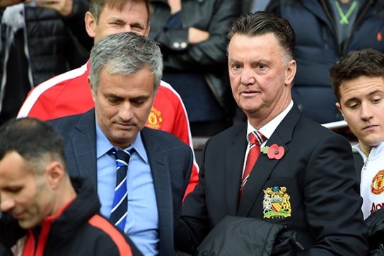 Pekan Depan, Jose Mourinho Gantikan Posisi Louis Van Gaal
