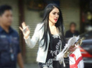 Ditanya Perihal Foto Mesra, Angel Karamoy Kabur 