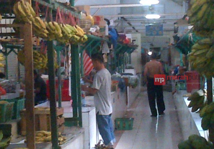 Pedagang Mengeluh Pasar Tradisional Gondangdia Sepi Pembeli
