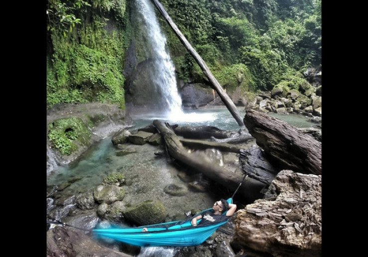 Pesona Air Terjun Tongkat yang Unik di Langkat