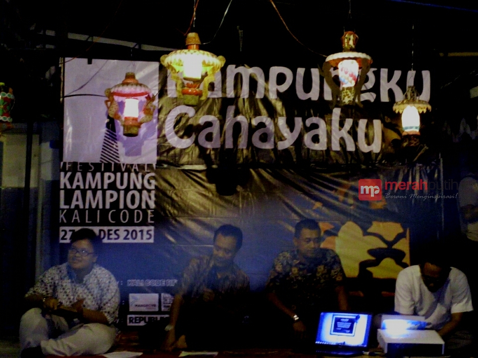 Sambut Tahun Baru, Warga Gelar Festival Kampung Lampion Kali Code