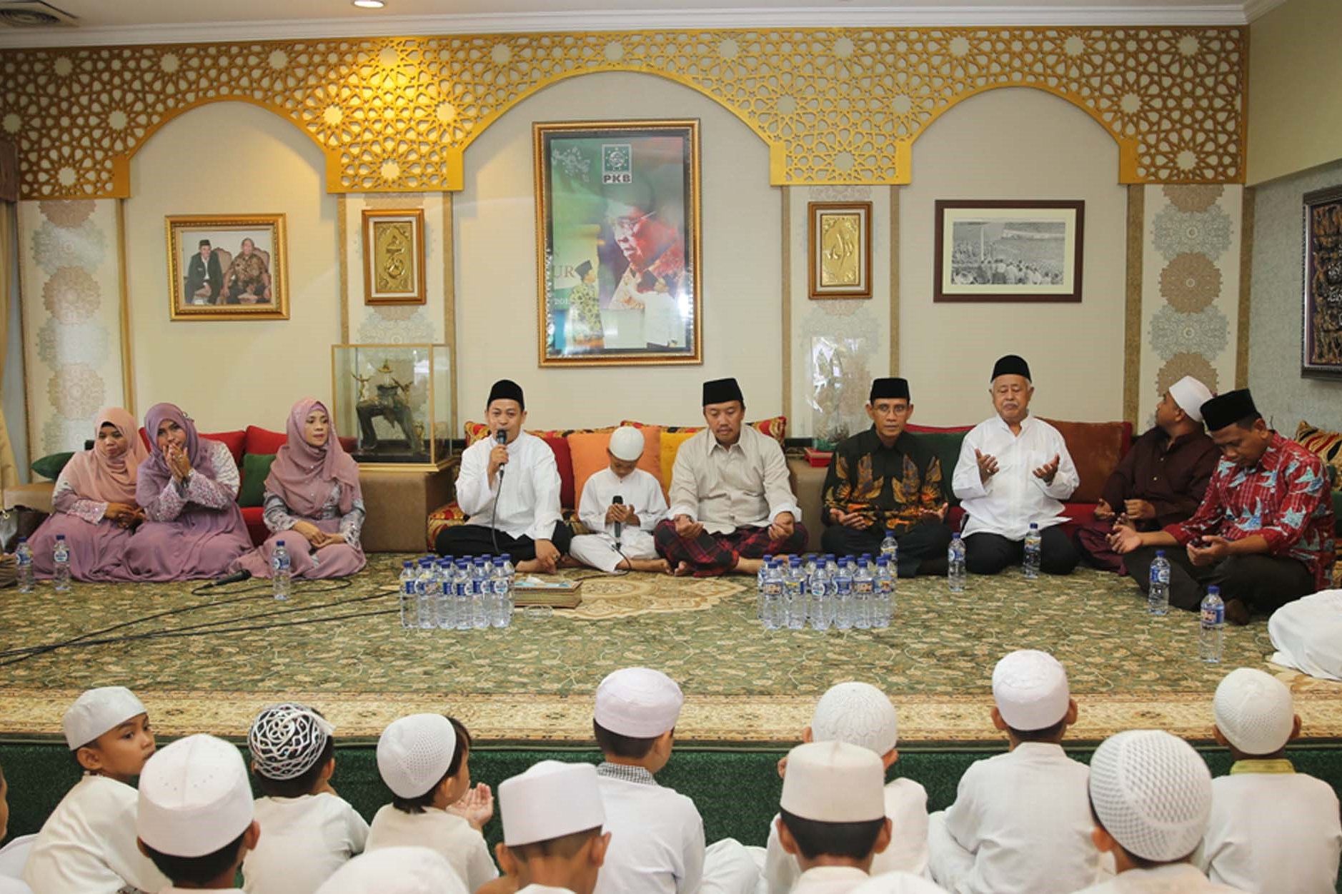 Jelang Pergantian Tahun, Menpora Gelar Doa Bersama Anak Yatim