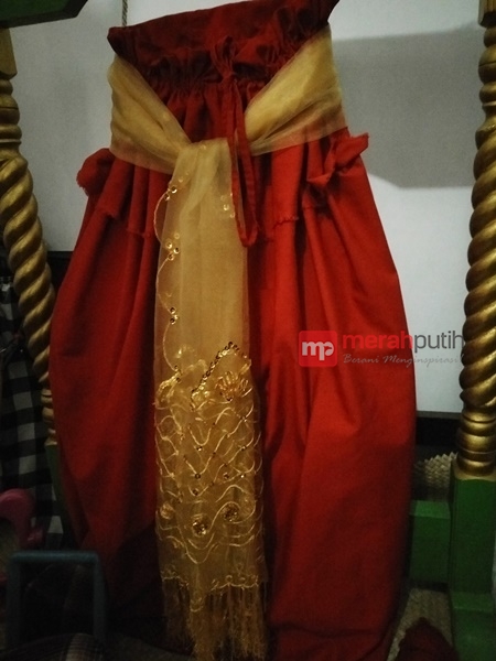 Sosok Wanita Cantik, Penunggu Gong Si Bolong