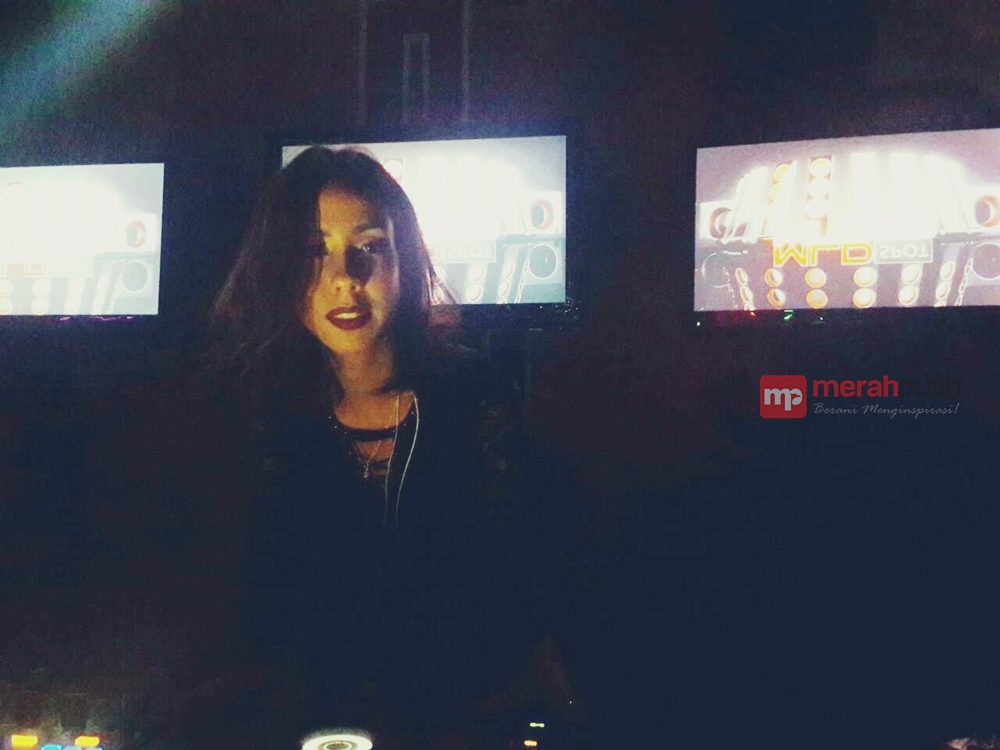 DJ Patricia Schuldtz Sukses Sihir Crowd Clique Bar