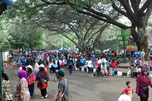 Akhir Musim Liburan, Ragunan Masih Dipadati Pengunjung 