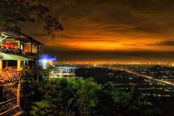 Nikmatnya Wisata Malam Yogyakarta di Bukit Bintang