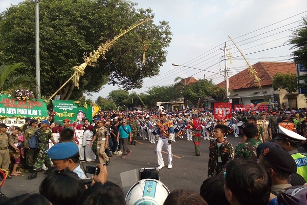 Ribuan Warga Padati Jalur Kirab Jumenengan Paku Alam X