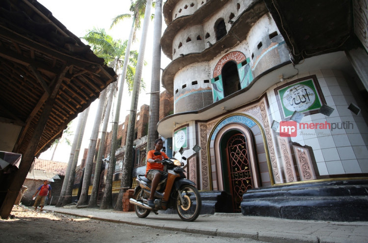 Menikmati Pesona Masjid Pintu Seribu Tangerang