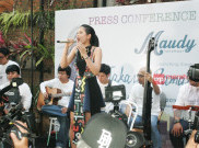 Syuting Video Clip, Maudy Ayunda Harus Ngumpet-Ngumpet