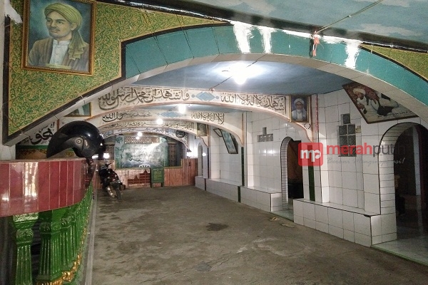 Menyisir Sisi Lain Masjid Pintu Seribu Banten