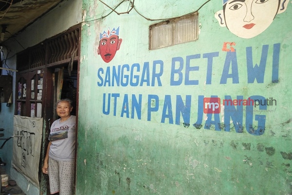 Pengrajin Topeng Ondel-ondel Terus Berproduksi