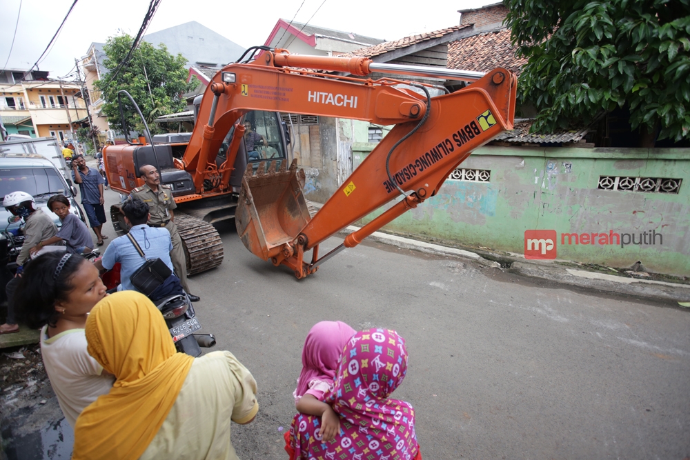 Netizen Kecam Penggusuran, Hashtag #SaveBukitDuri Jadi Trending Topic