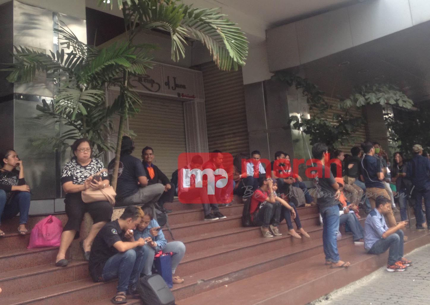 Usai Ledakan Bom, Pertokoan Sarinah Tutup