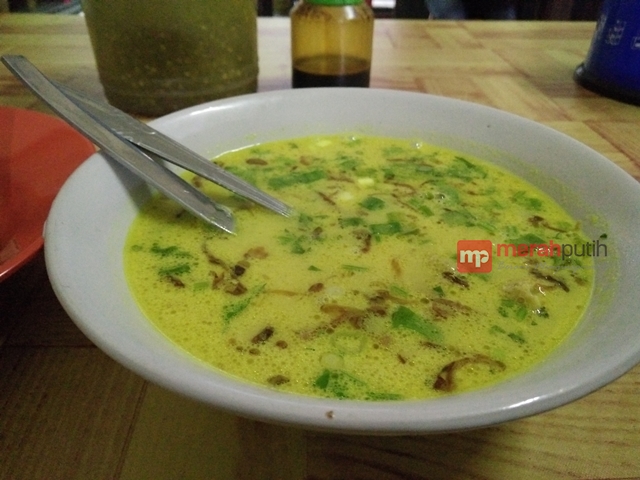 Soto kuning Bogor. (Foto: MerahPutih/Noer Ardiansyah)