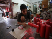 Produsen Lilin Dibanjiri Pesanan Tempat Ibadah