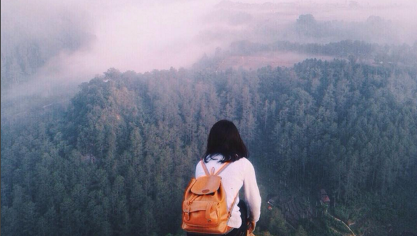 Nikmati Keindahan Matahari Terbit di Tebing Keraton