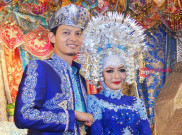 Adat Minang Serba Biru, Begini Pernikahan Fedi Nuril dan Vanny Widyasasti