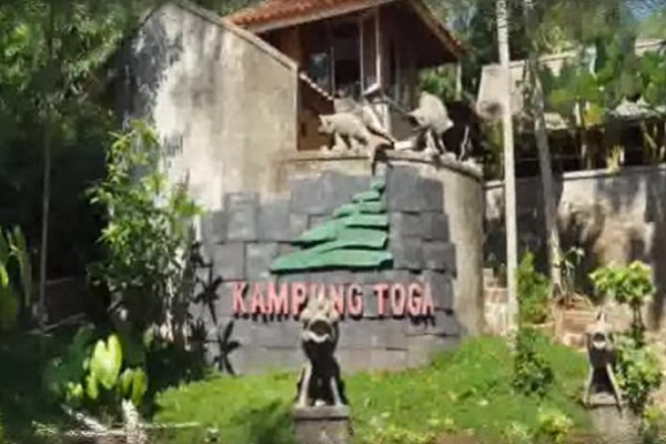 Nikmati Panorama Alam di Kampung Toga Sumedang