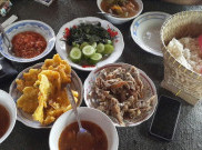 Rano Karno Sampai Benyamin Davnie Doyan Makan di Saung Bu Tini