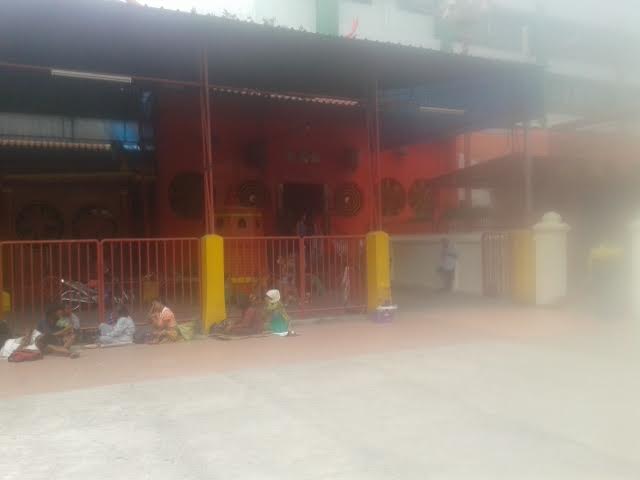 Jelang Imlek, Pengemis Banjiri Vihara 