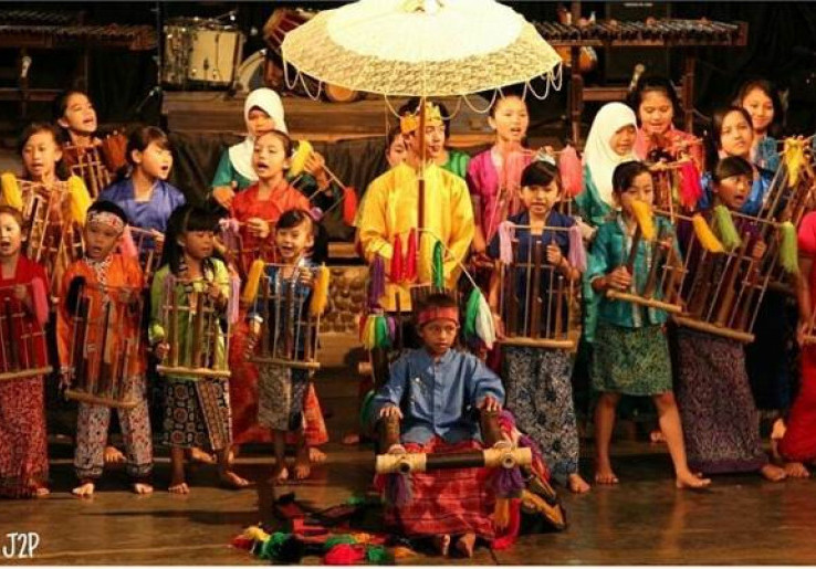 Mengenal Angklung Diatonis Penemuan Daeng Soetigna