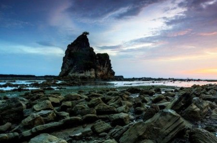 Cantiknya Pantai Tanjung Layar di Banten