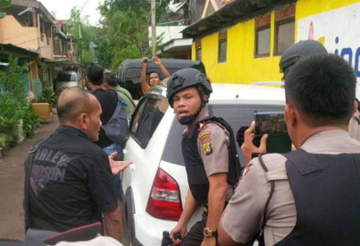 Polisi Baku Tembak dengan Pengedar Narkoba di Johar Baru